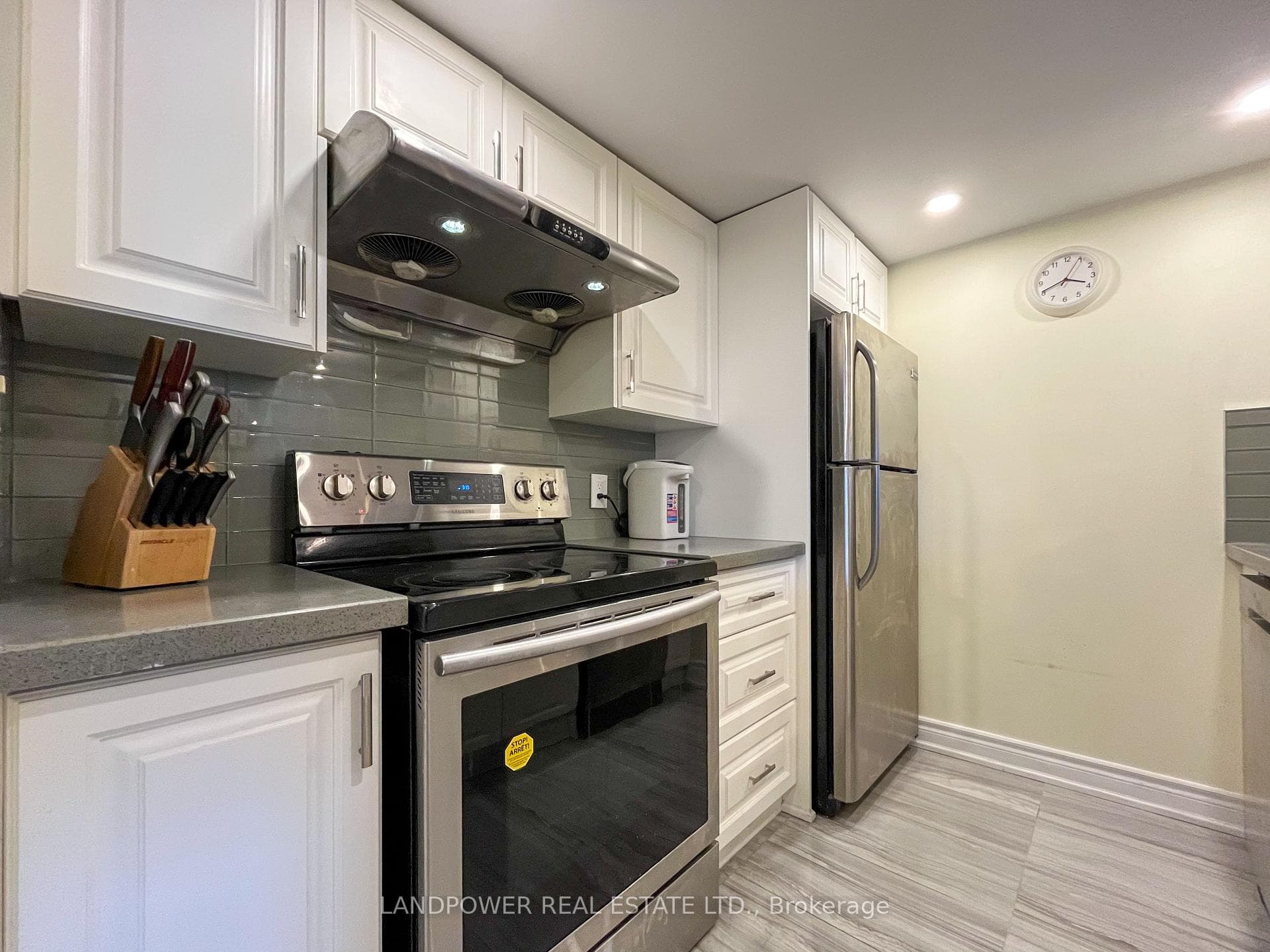 2550 Lawrence Avenue Unit 1406 photo 11