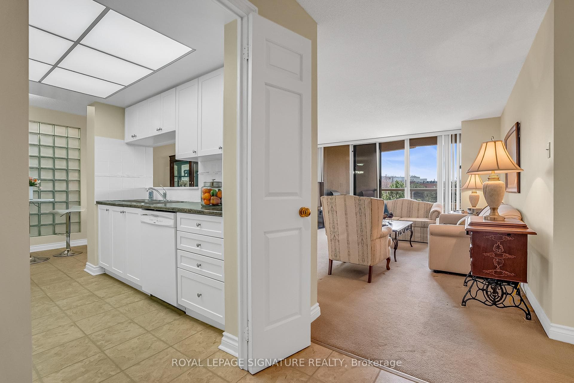 1210 Don Mills Road Unit 622 photo 5