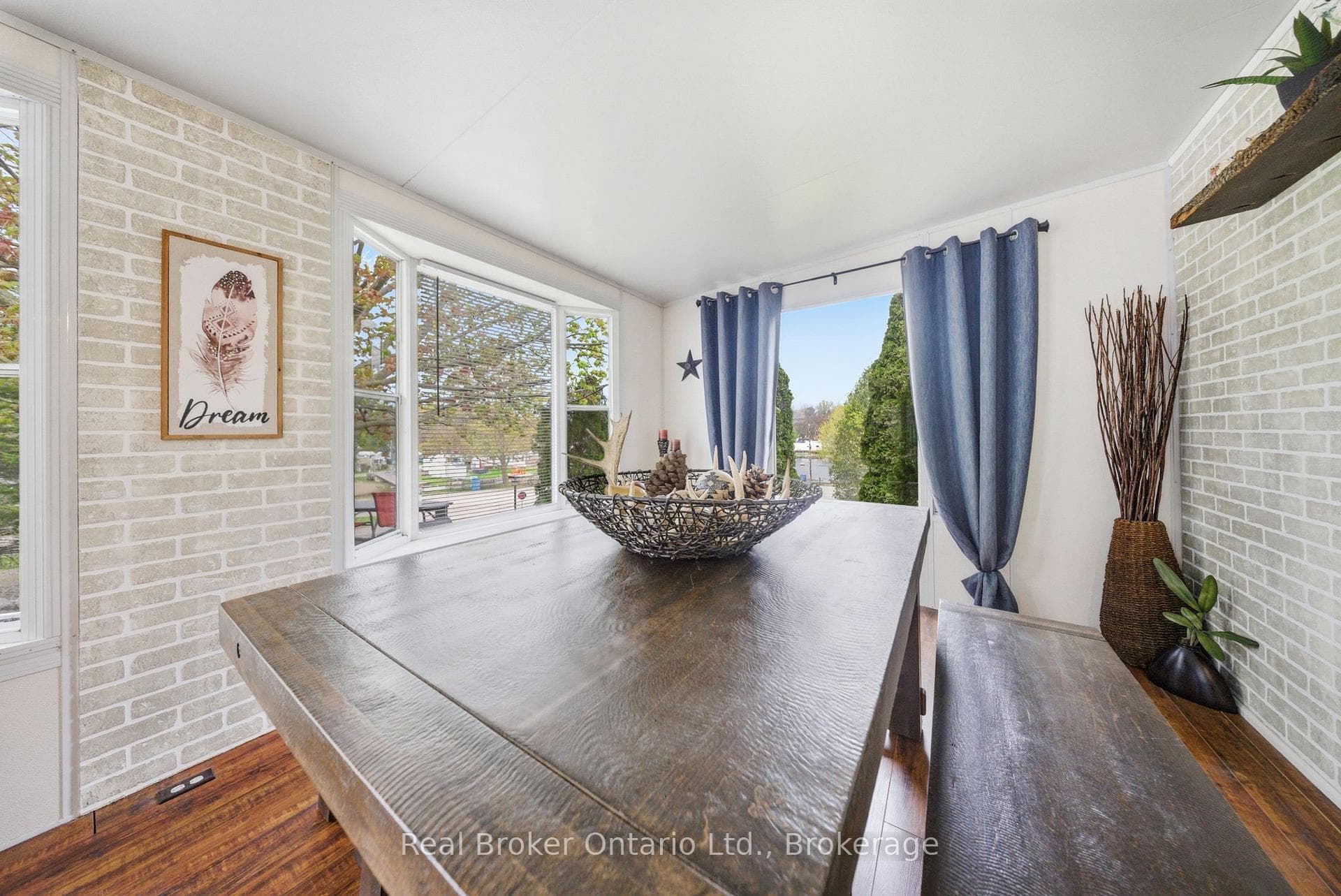 230 Mountain Ash Road photo 8