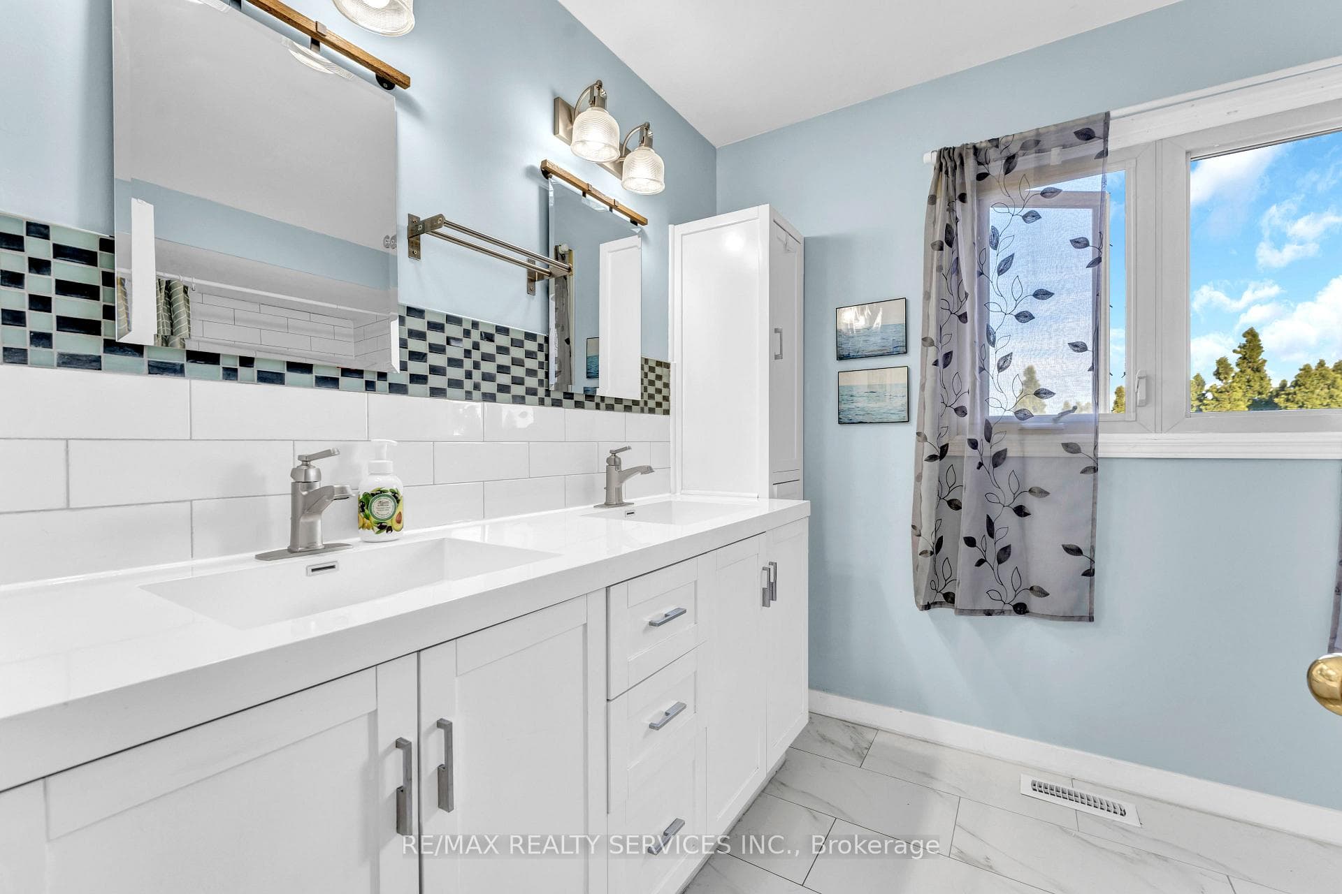 21 Fincham Avenue photo 33