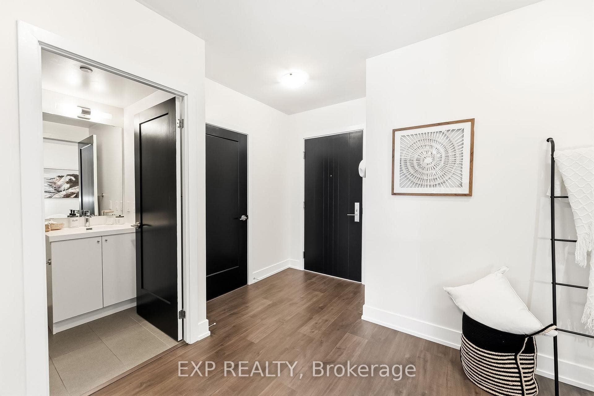 2550 Simcoe Street Unit 1713 photo 13