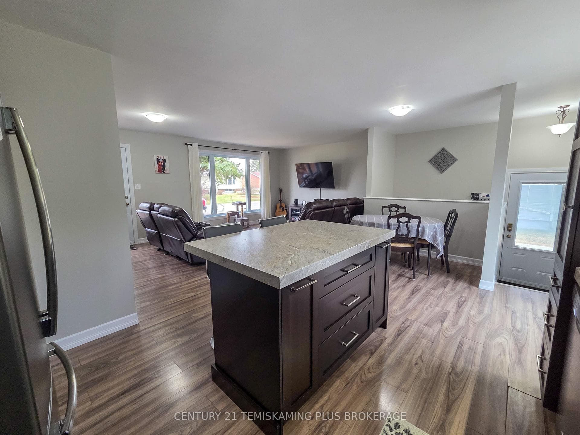 254 Laurette Street photo 7