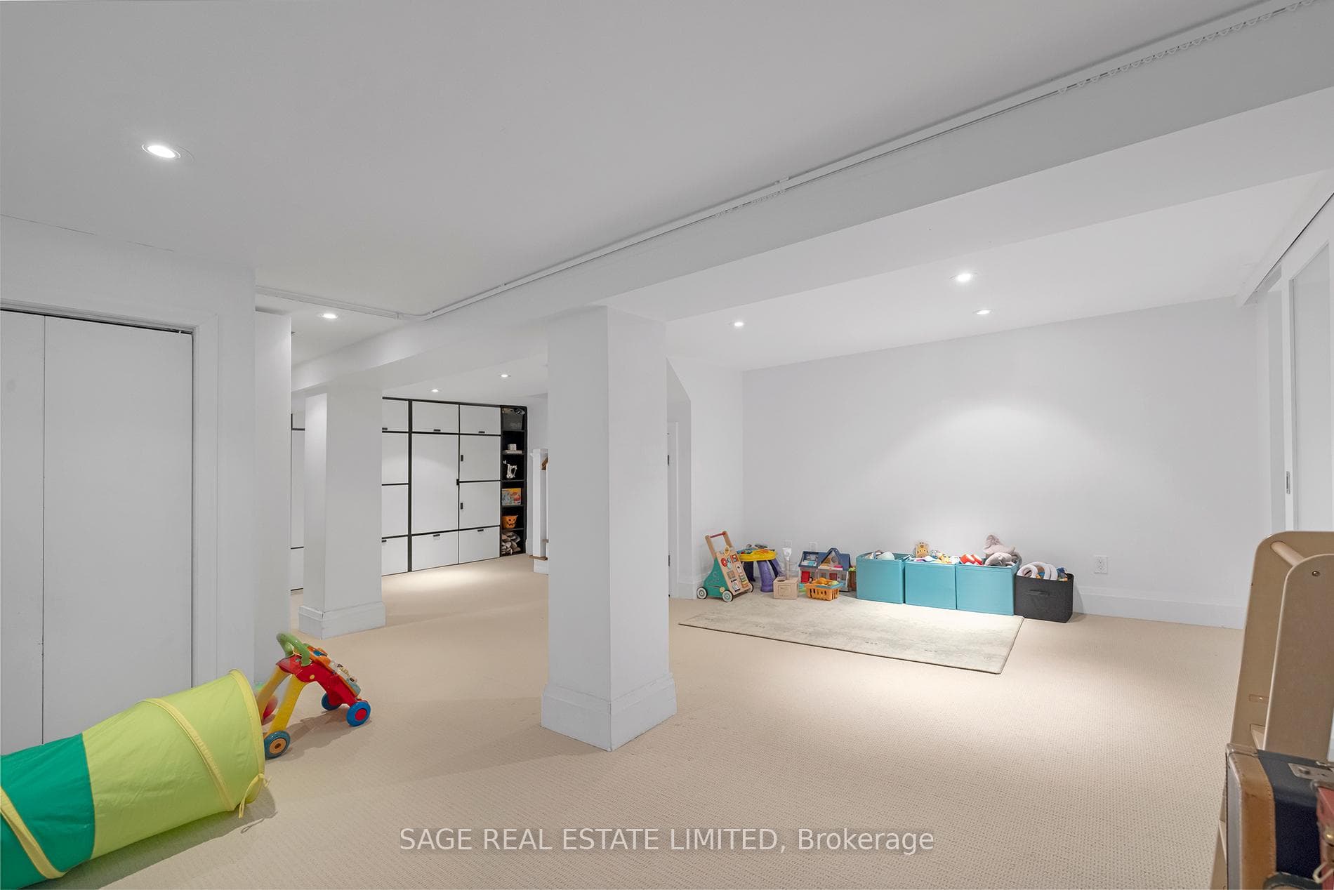 137 Alberta Avenue photo 16