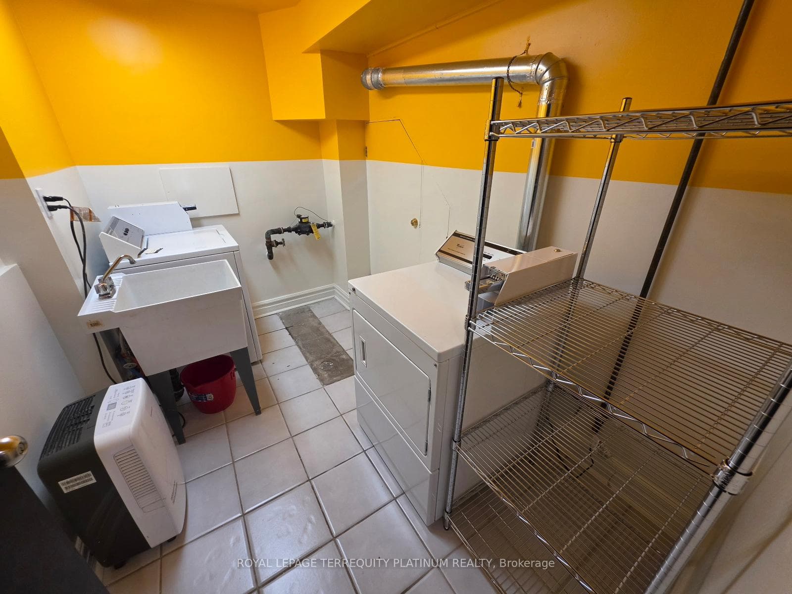 11 Beaconsfield Avenue Unit 2/Main & Bsmnt photo 25