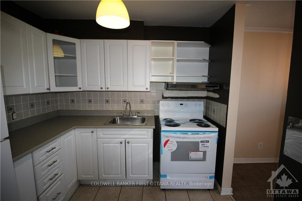 2000 JASMINE Crescent Unit 708 photo 14