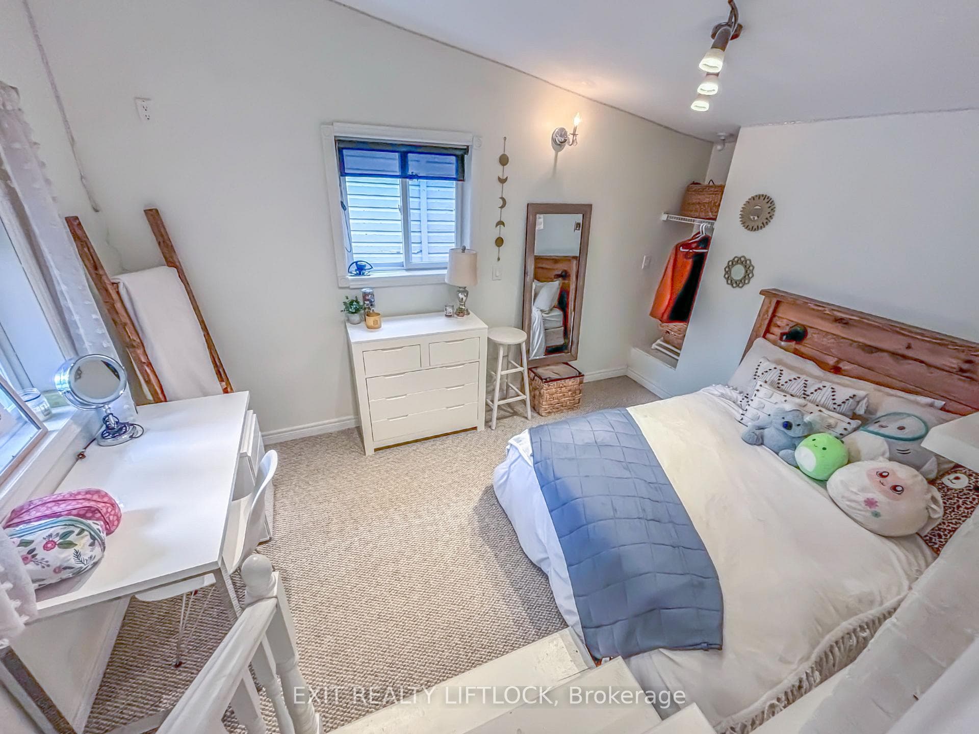 162 Montgomery Street photo 18