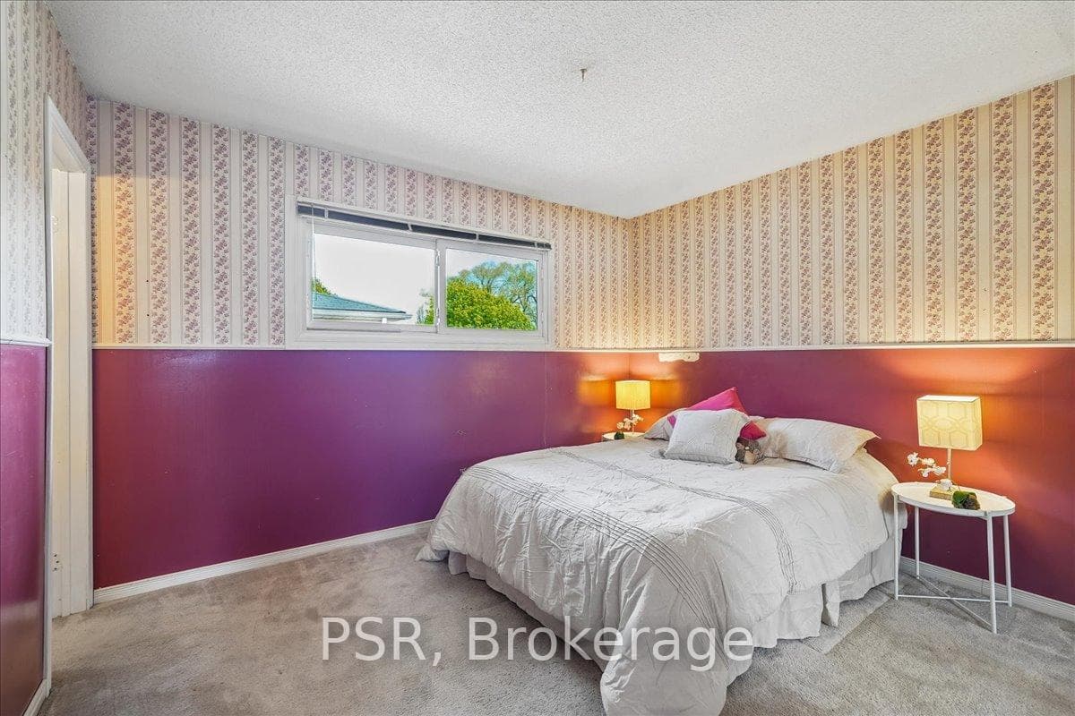 2204 Cartier Crescent photo 21