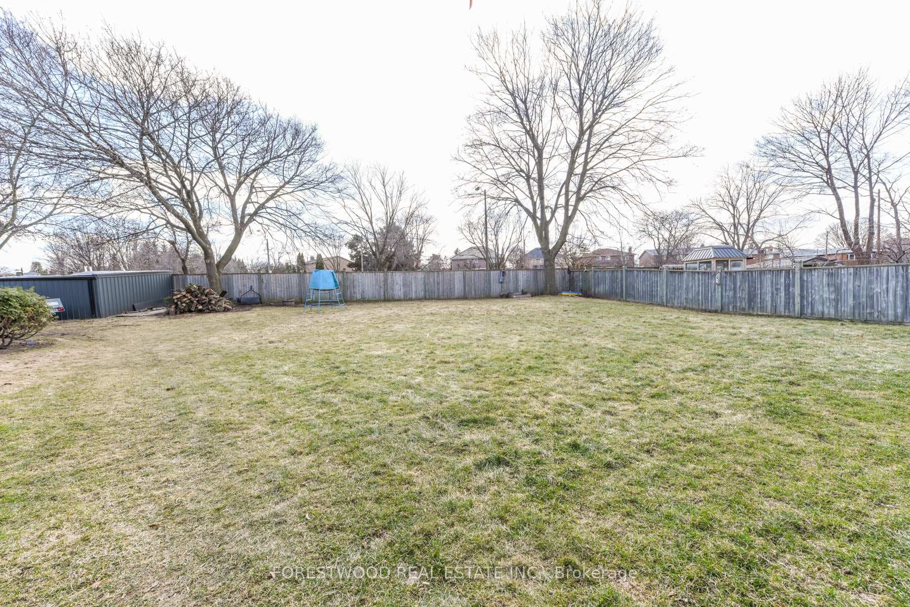 1690 Saltdene Terrace photo 6