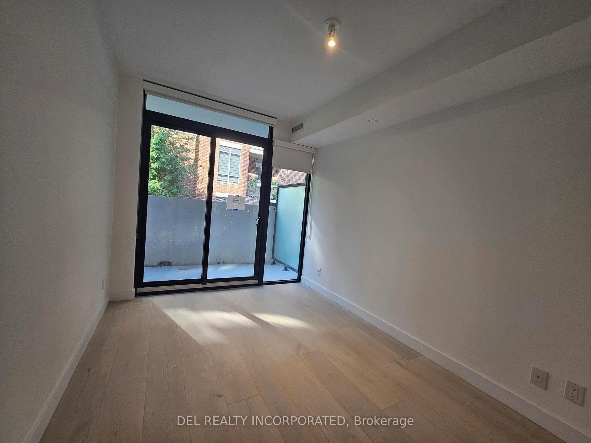 160 Kingsway Crescent Unit 303 photo 3