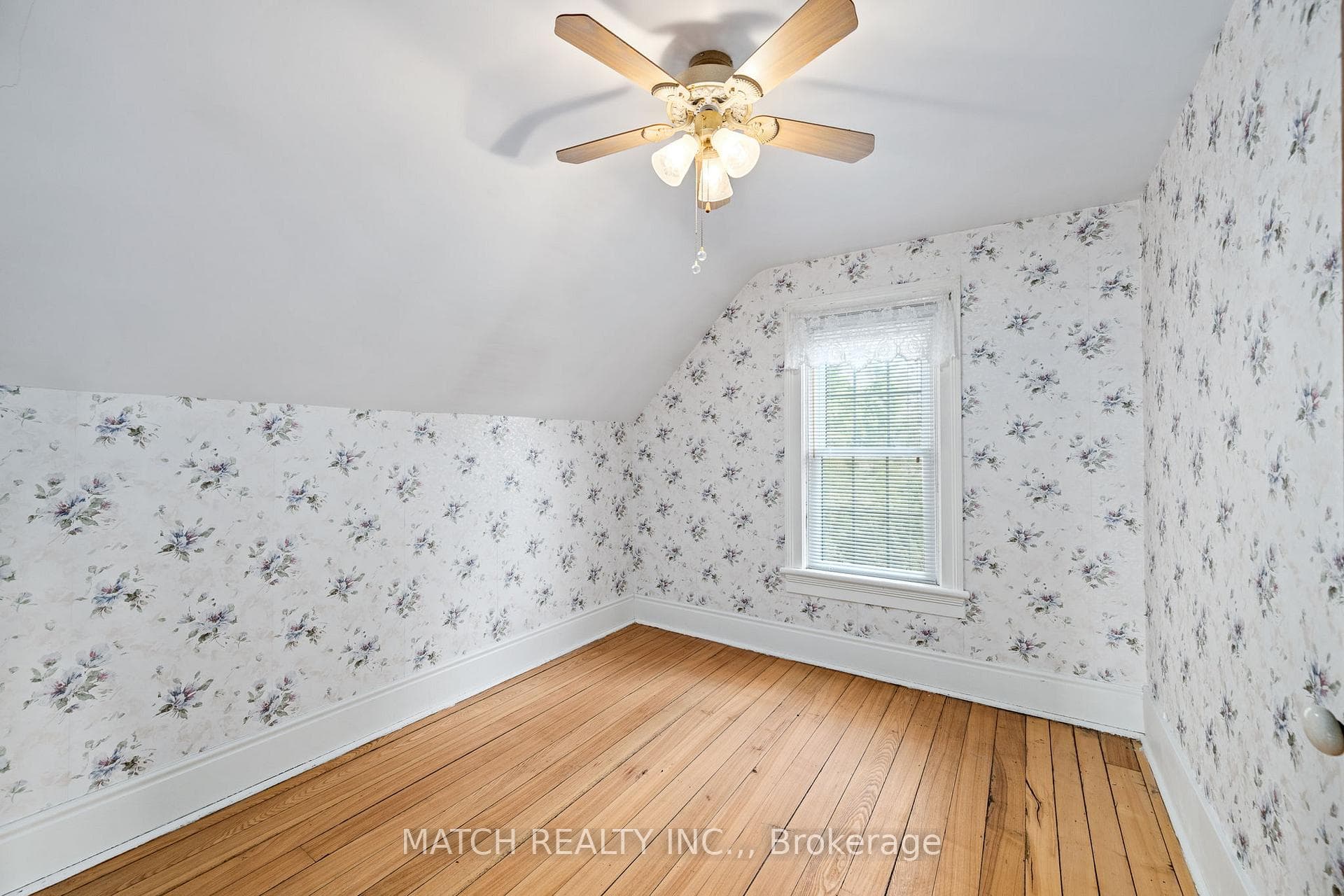 23899 Dundonald Road photo 43