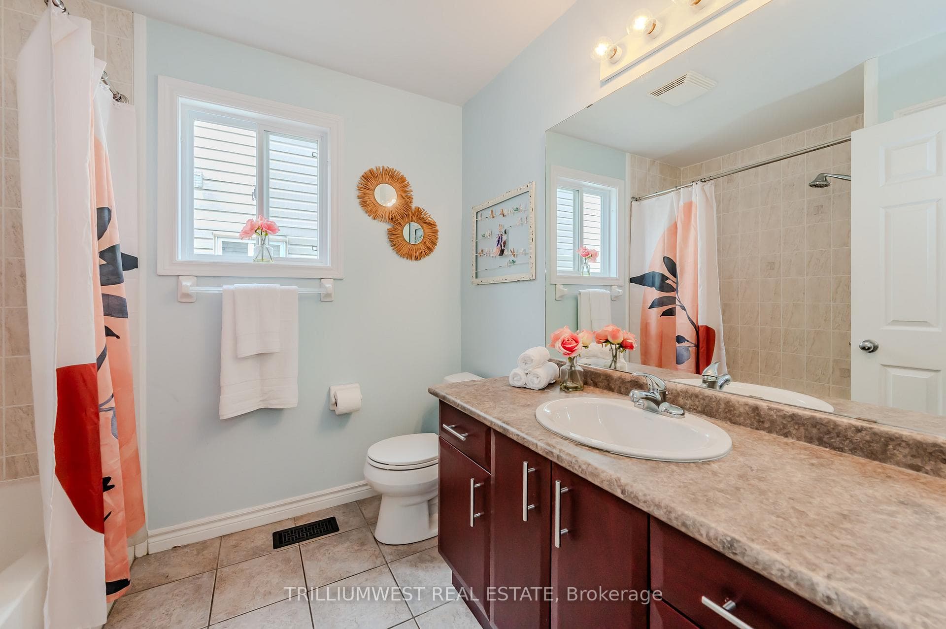 365 Sauve Crescent photo 27