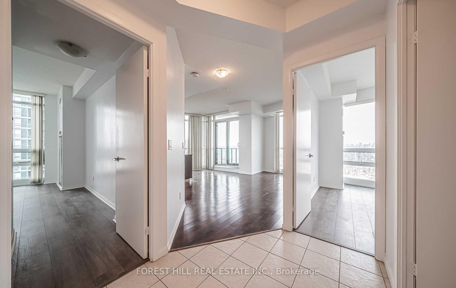 215 Fort York Boulevard Unit 2910 photo 9
