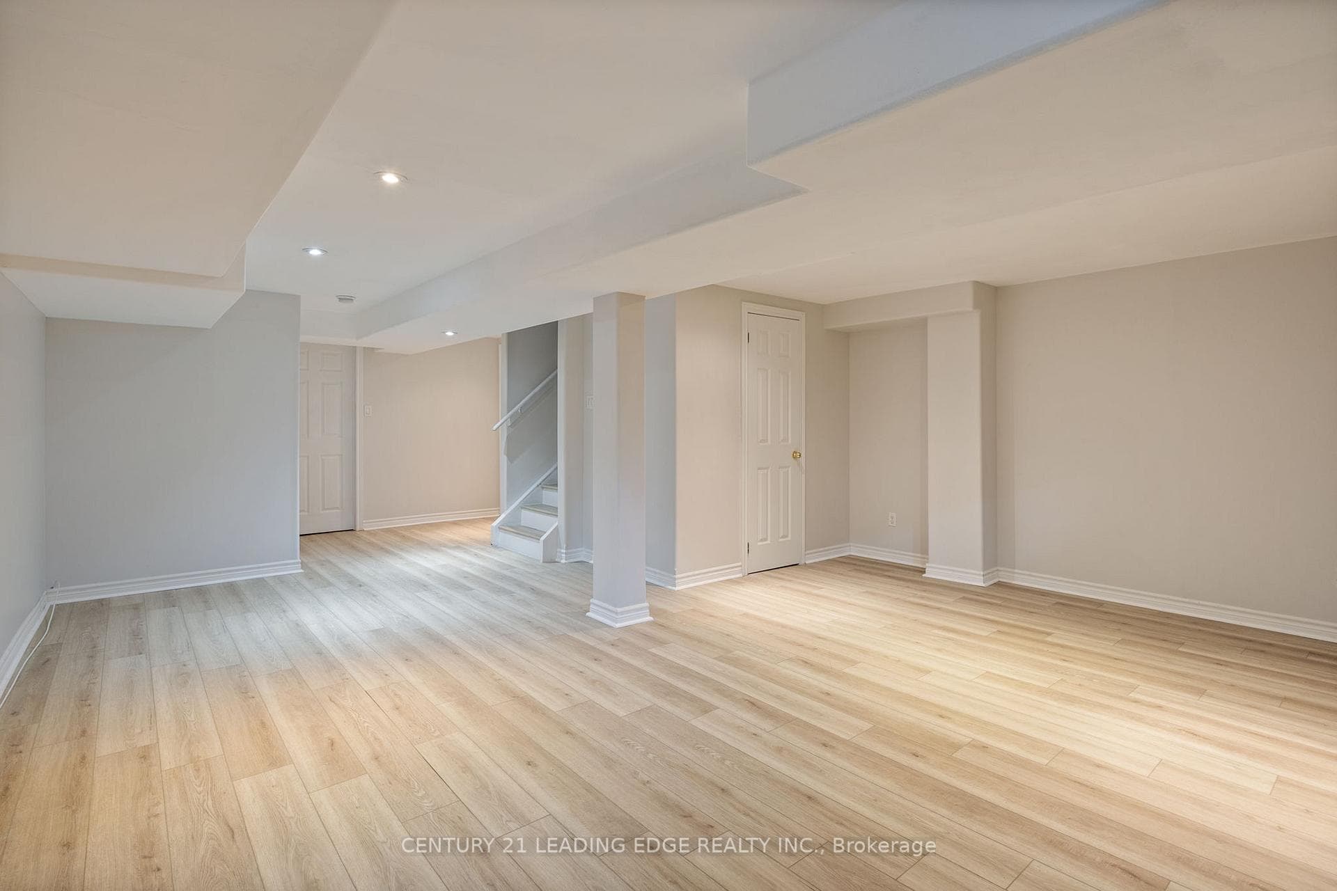 18 Thorp Crescent photo 27