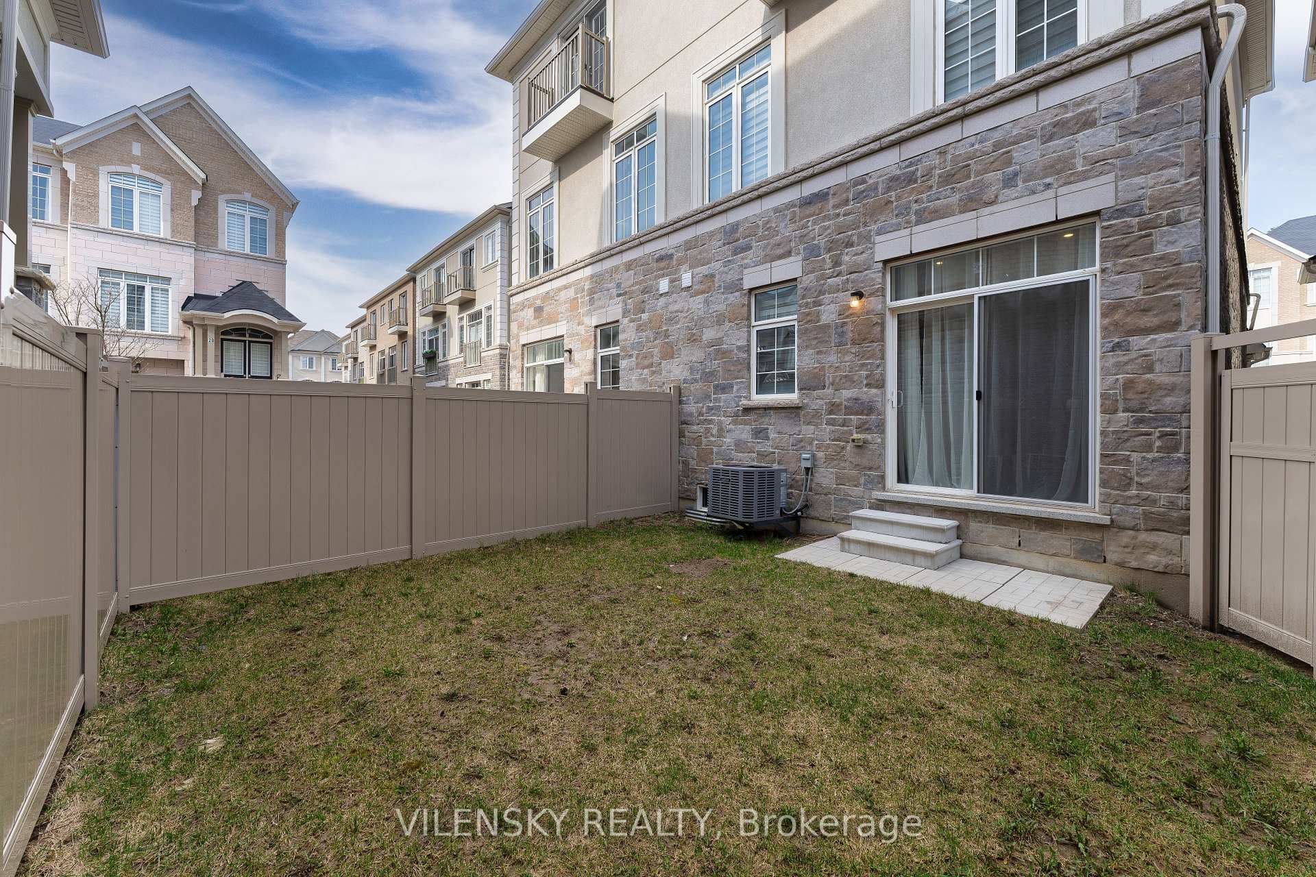 20 Kingsville Lane photo 36