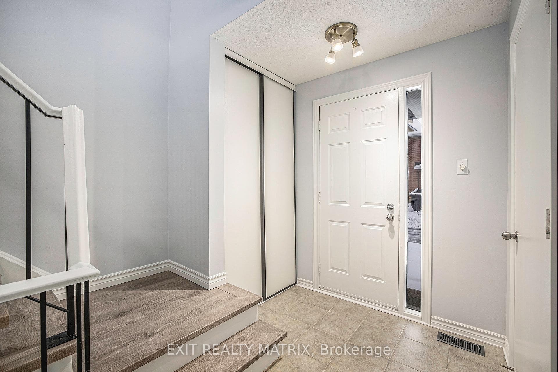 24 Oakhaven Private photo 3