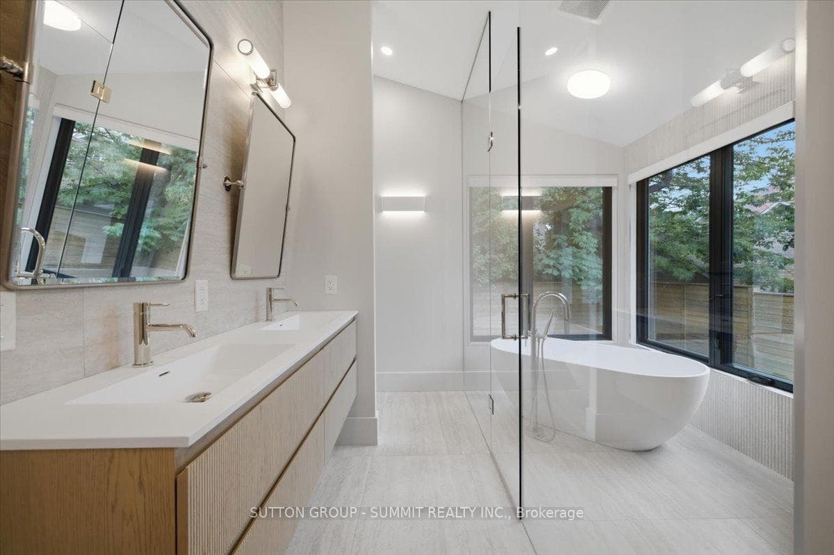 160 Allan Street photo 19