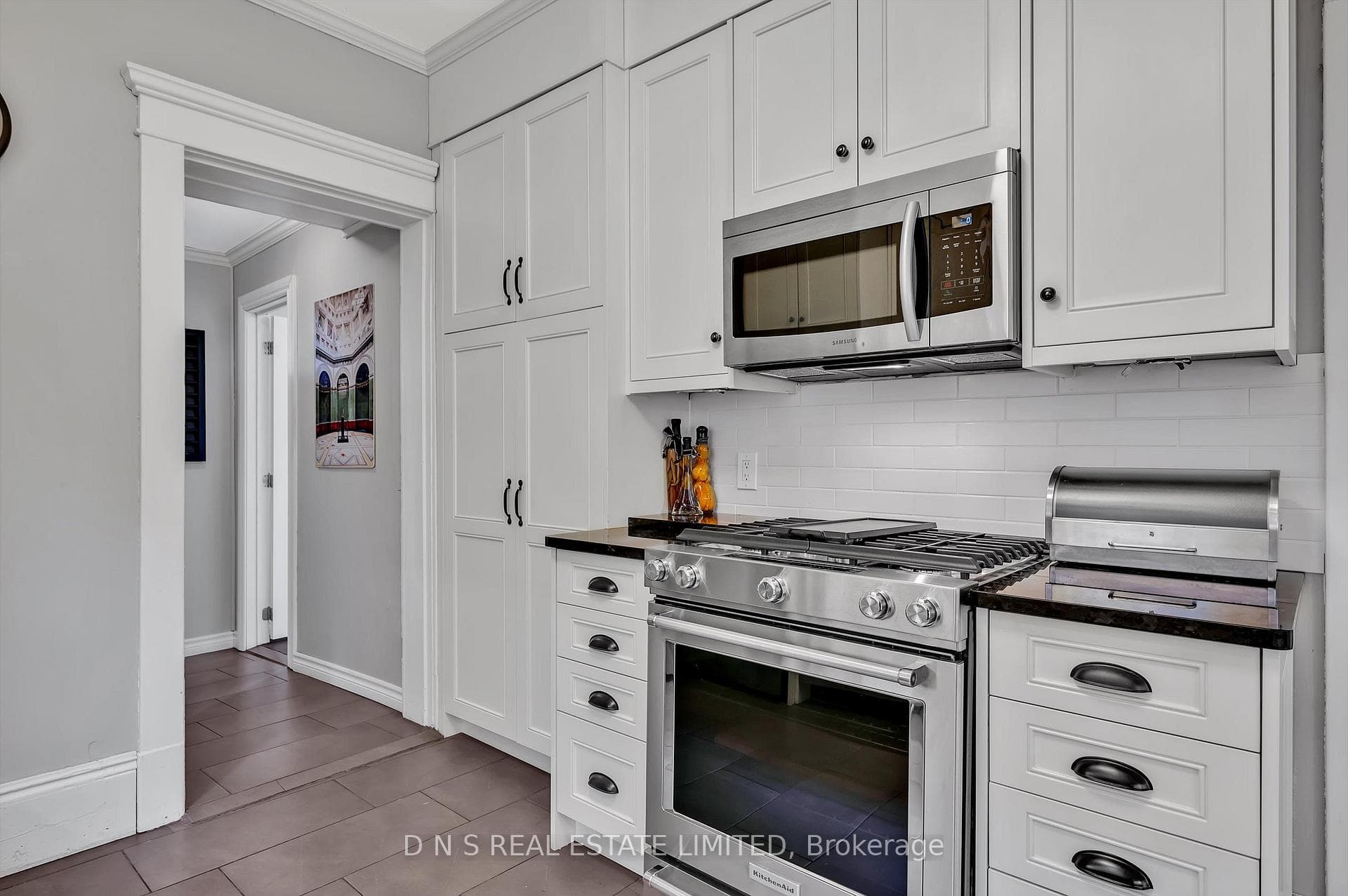 312 Elias Avenue photo 11