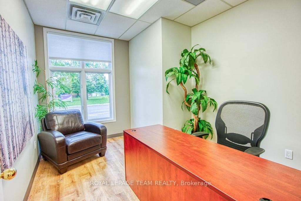 84 Centrepointe Drive photo 10