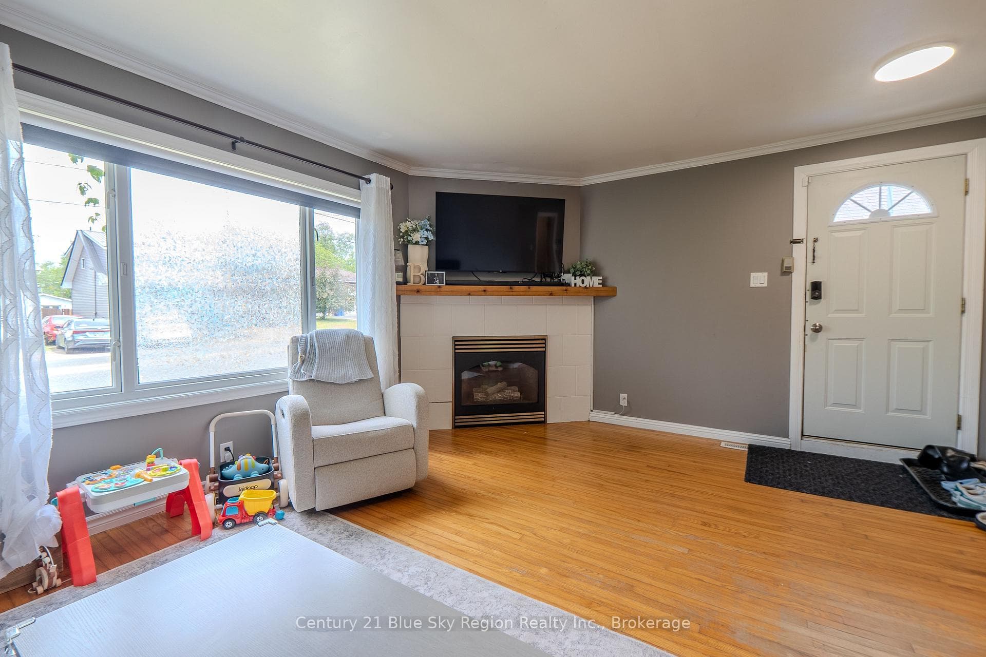 773 Worthington Street photo 5