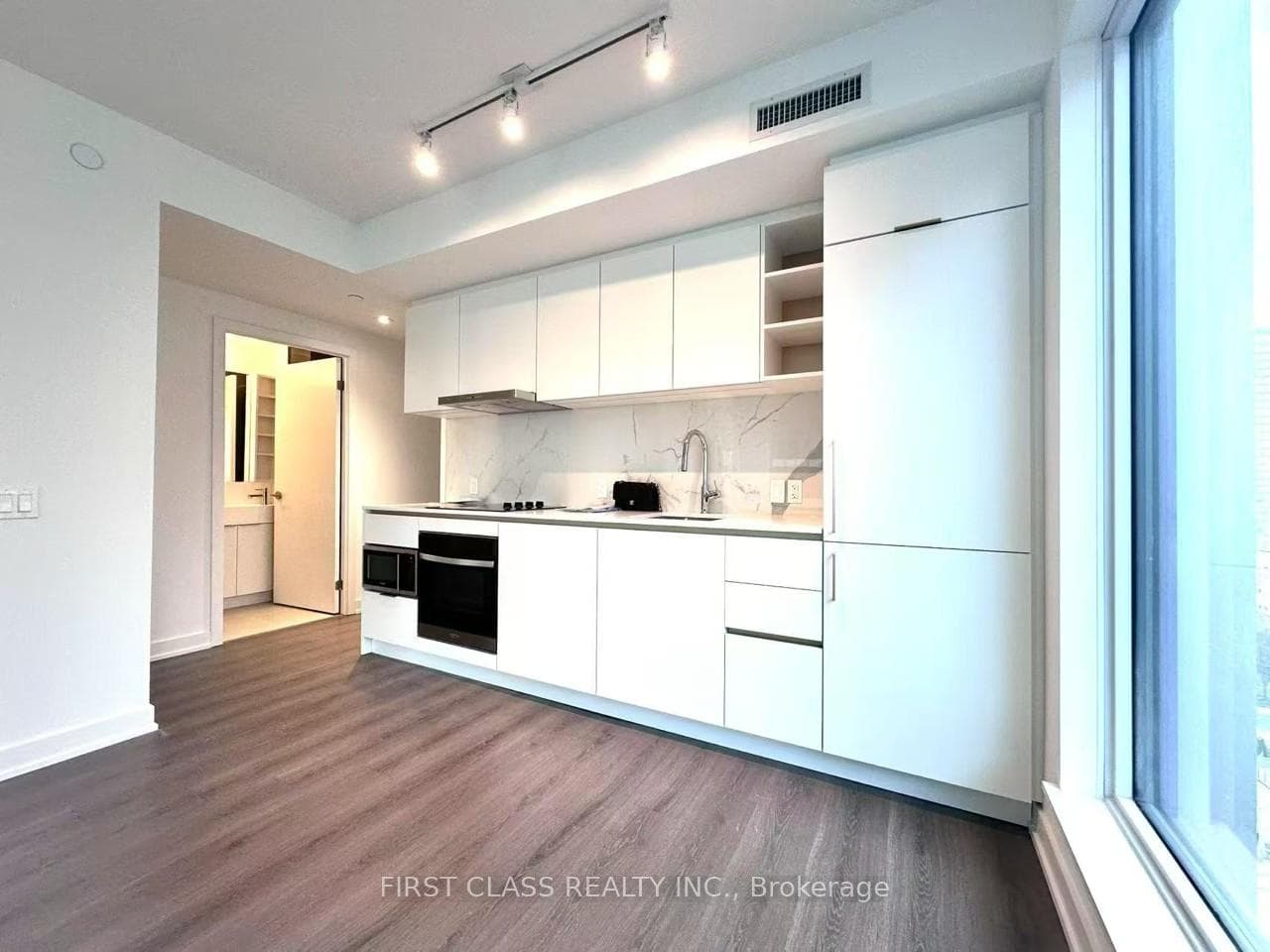 8 Wellesley Street Unit 1803 photo 4