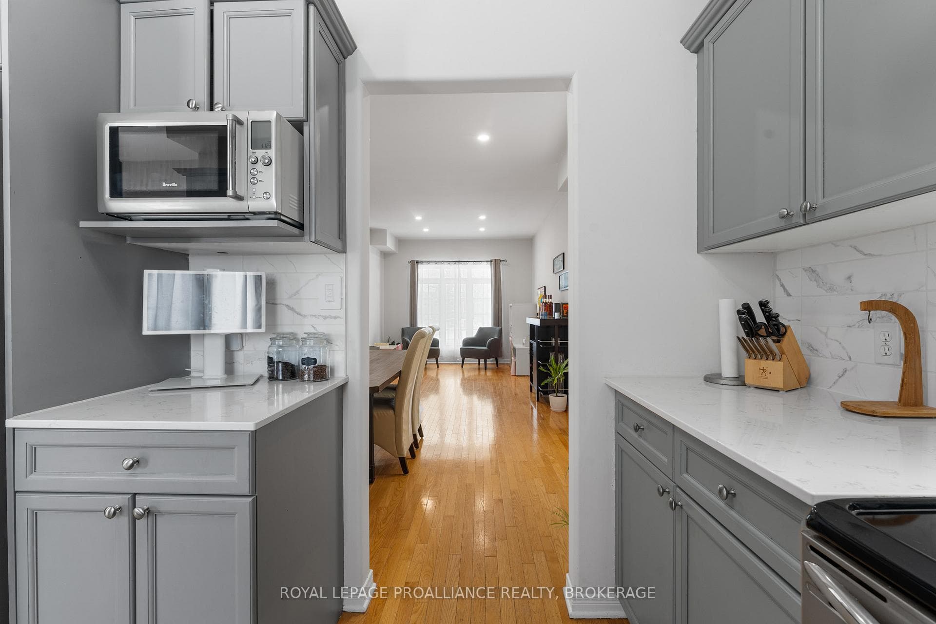 975 Bluffwood Avenue photo 16