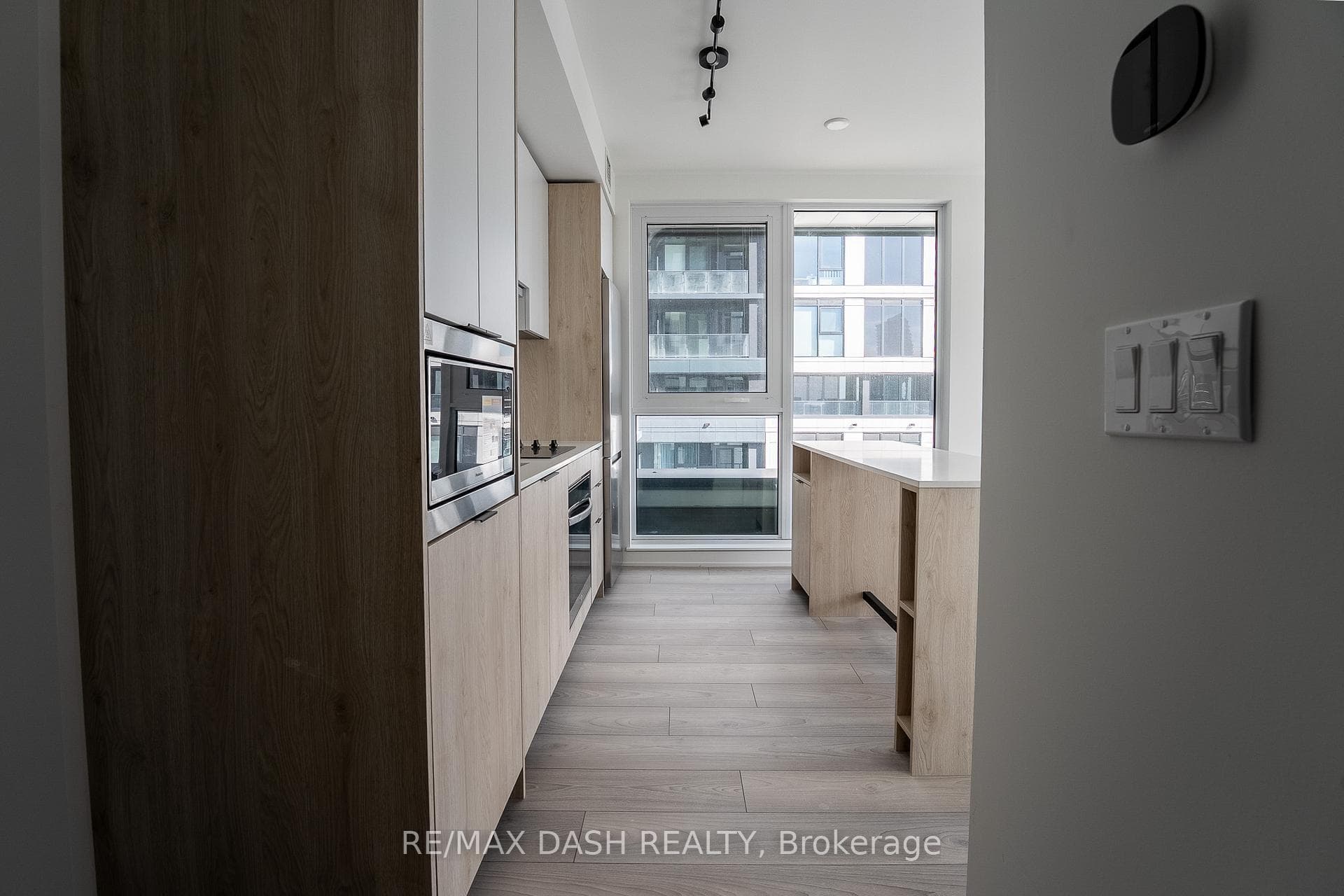 1007 THE QUEENSWAY Avenue Unit 622 photo 4