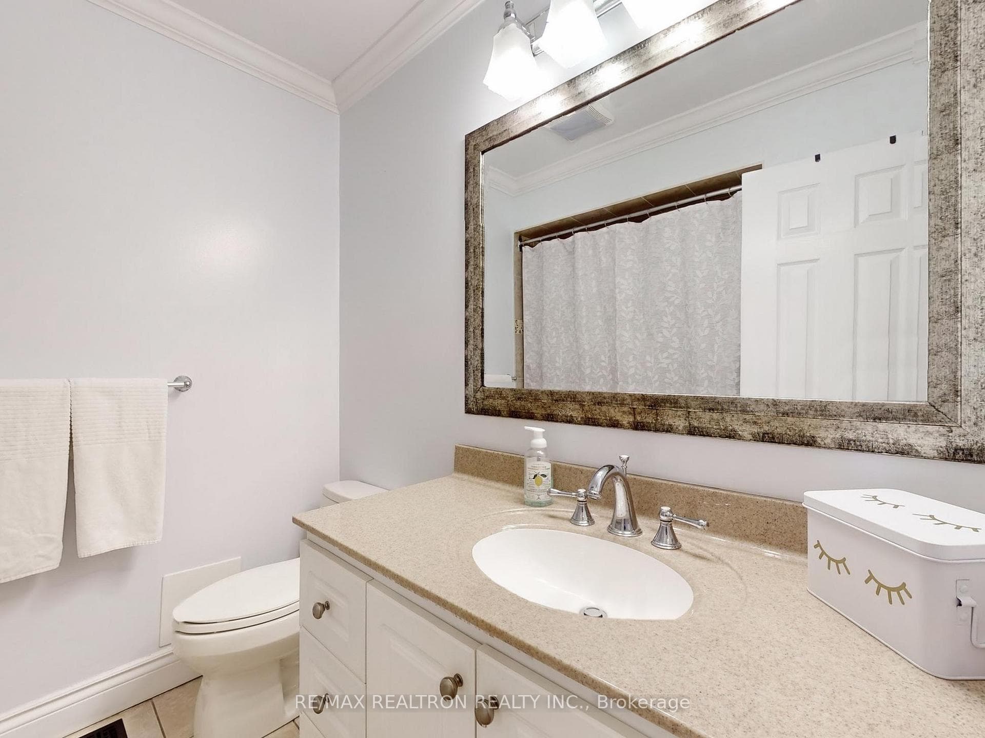 40 Eastlea Crescent photo 21