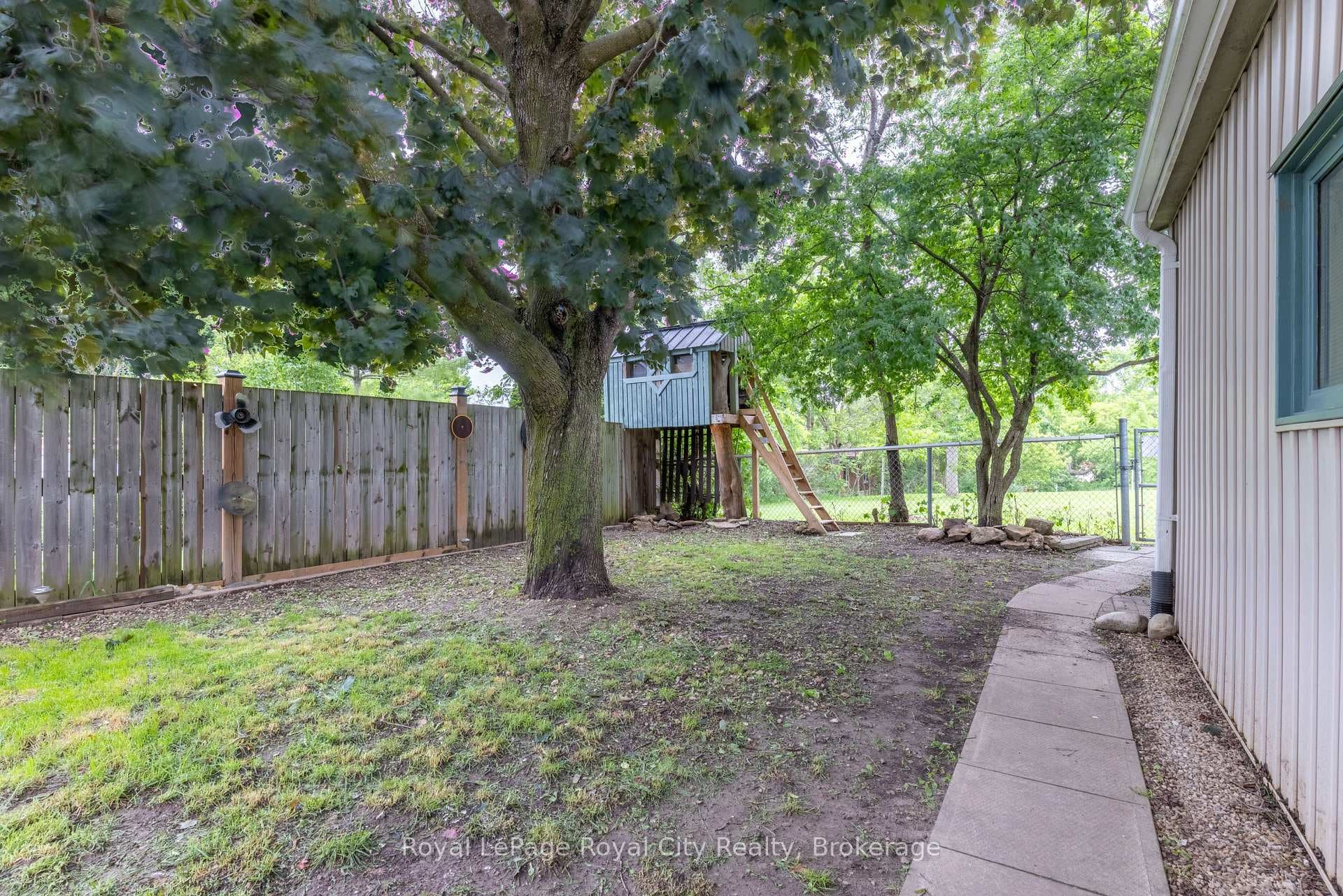 190 Grange Street photo 30