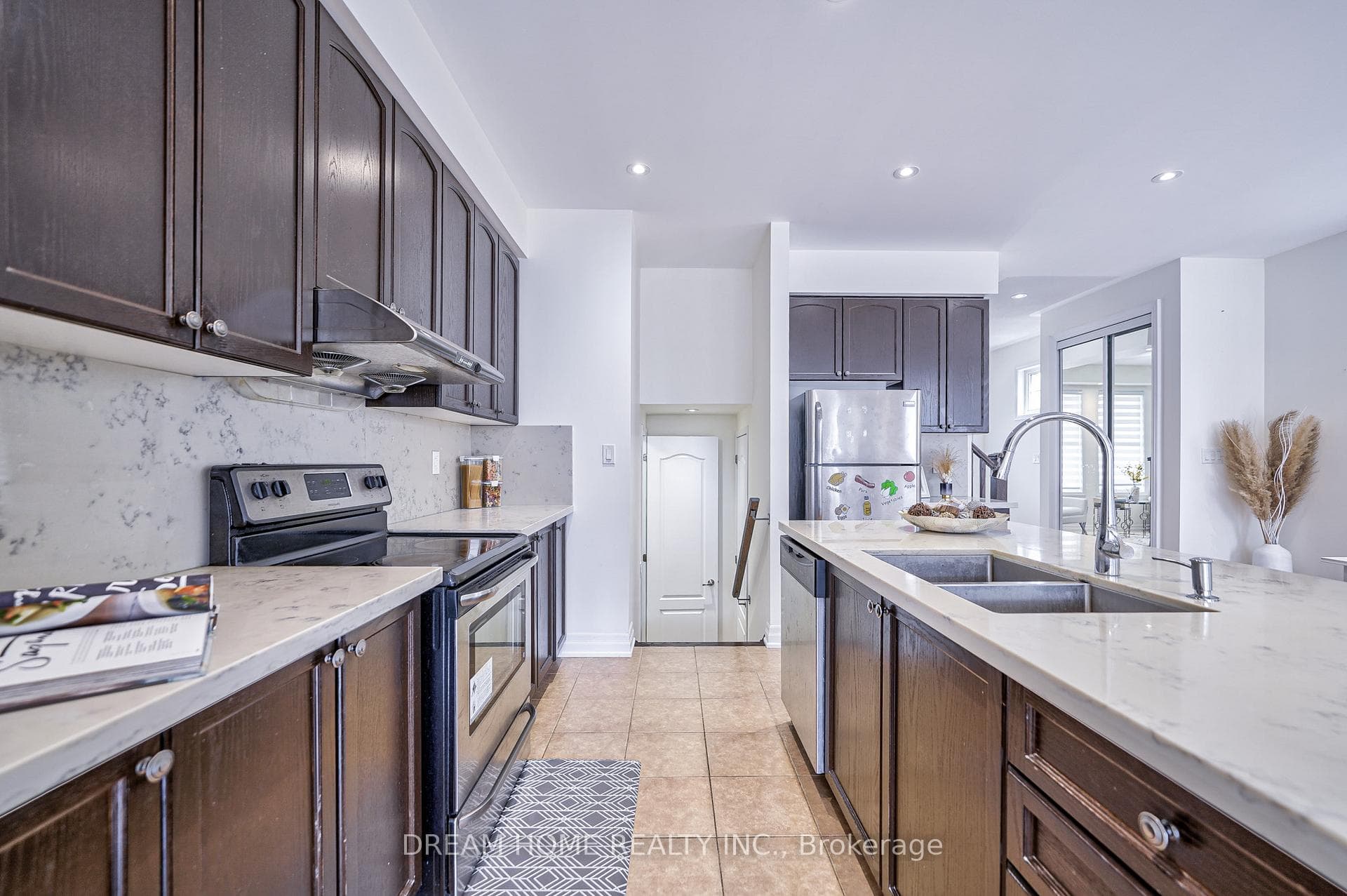 84 Terry Fox Street photo 12