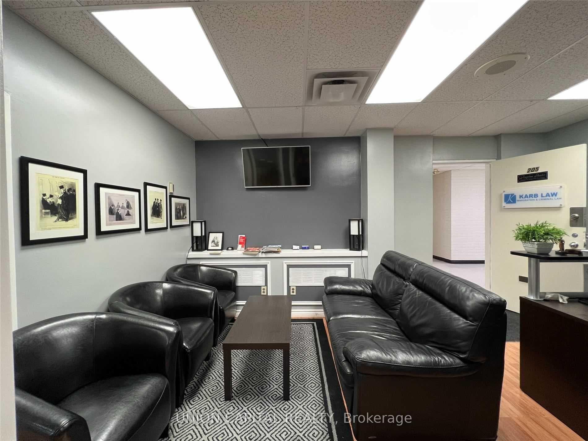 10211 Yonge Street Unit 205 photo 10