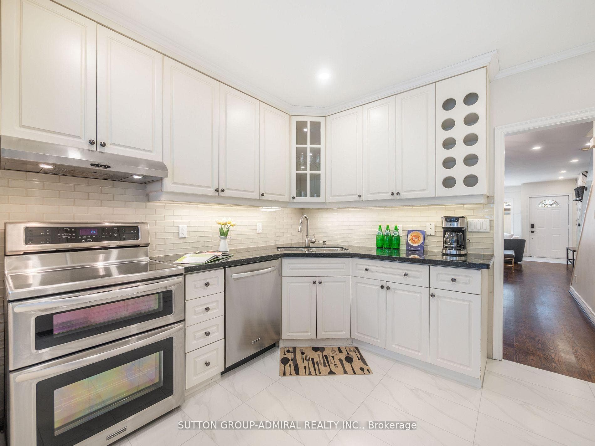 389 Davisville Avenue photo 18