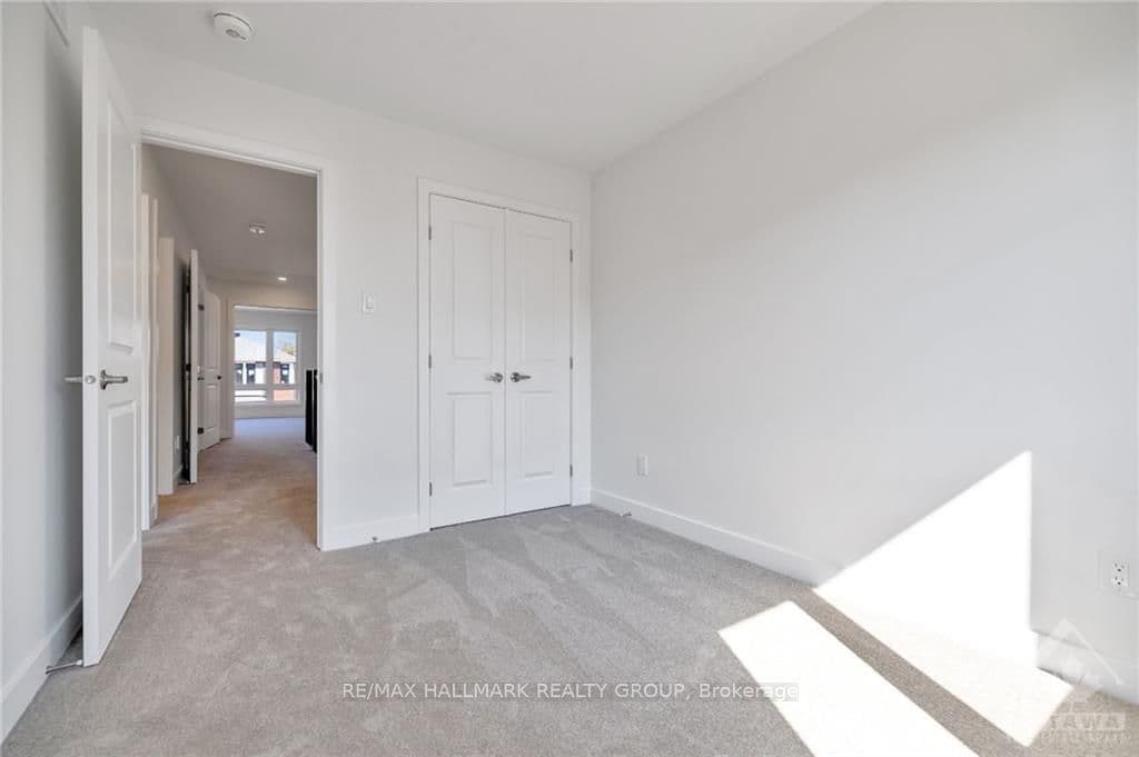 133 BRISTOL Crescent photo 19