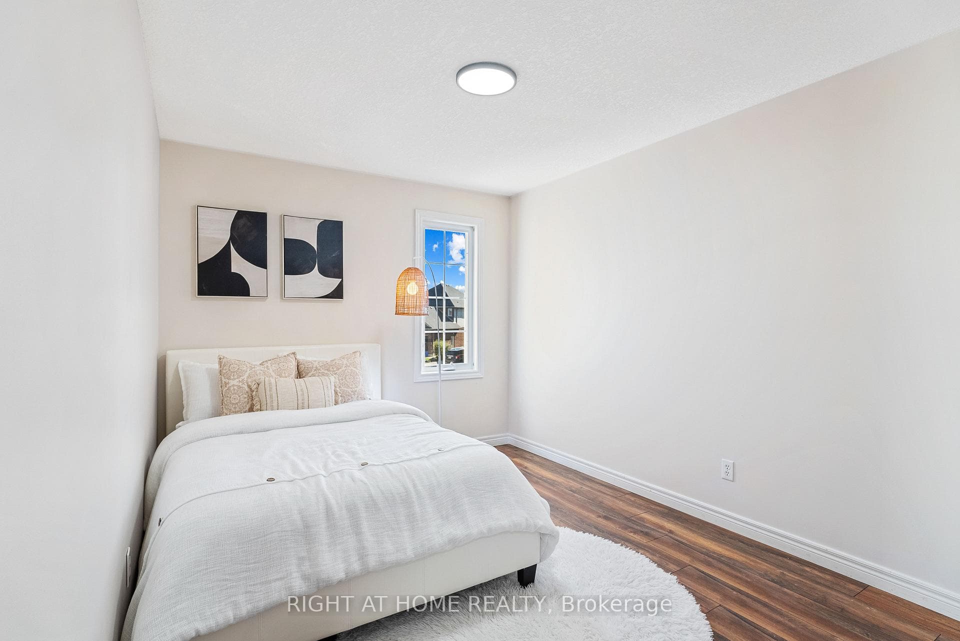 754 Hedgerow Place photo 38