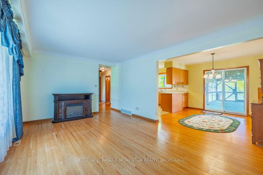 82 McDonald Avenue photo 40