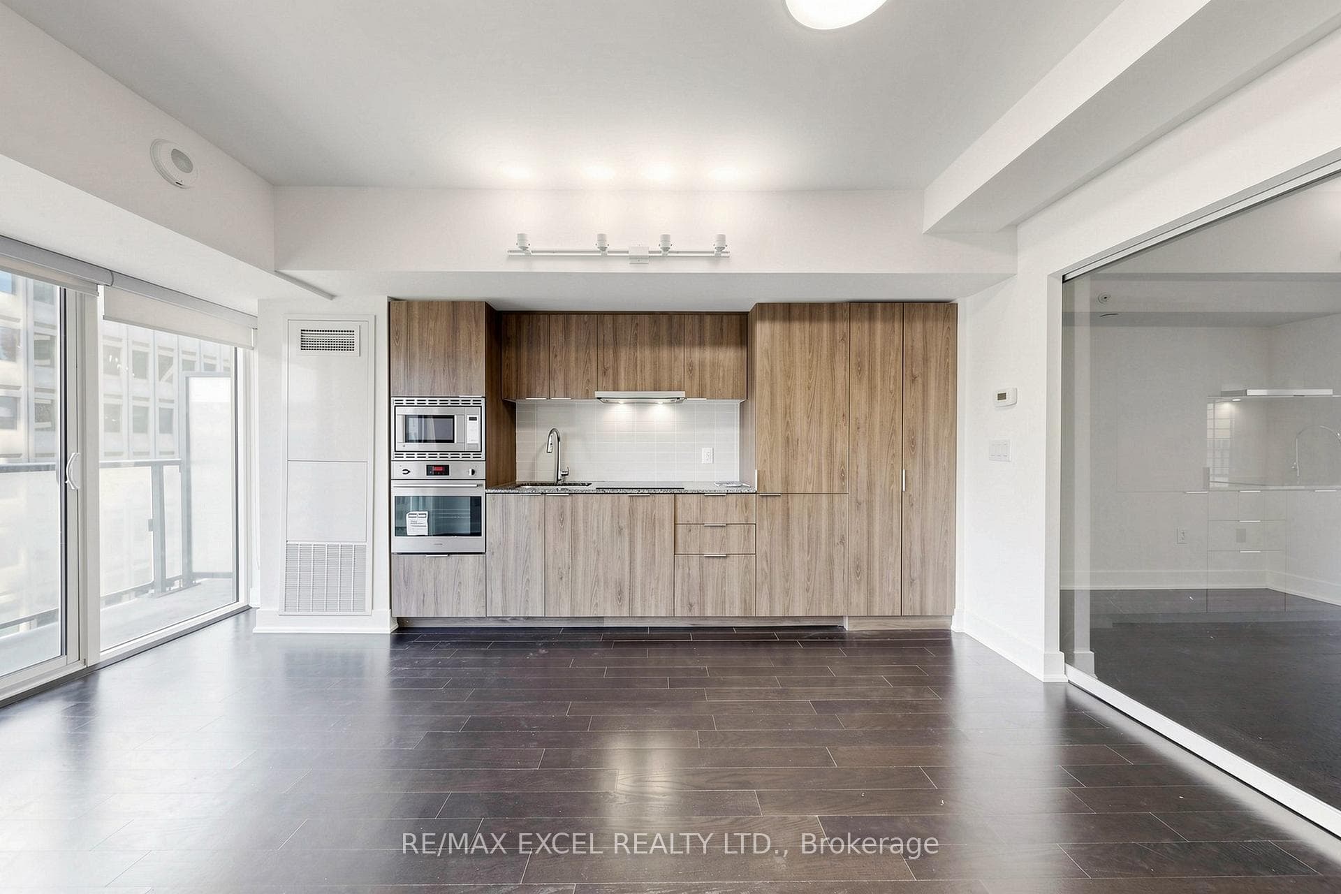 955 Bay Street Unit 1408 photo 15