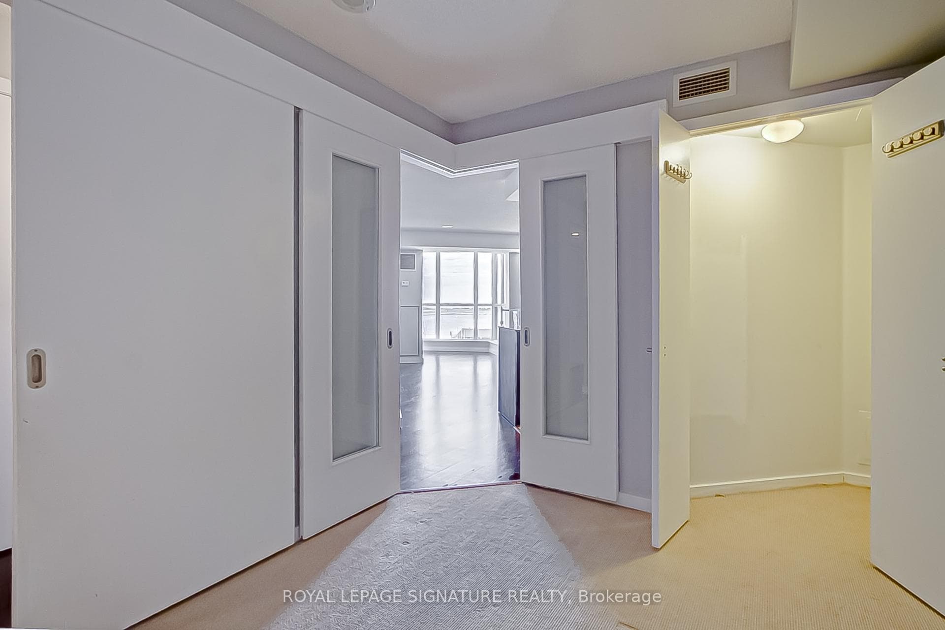 208 Queens Quay Unit 1011 photo 15