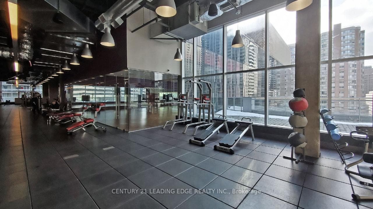 386 Yonge Street Unit 1002 photo 33