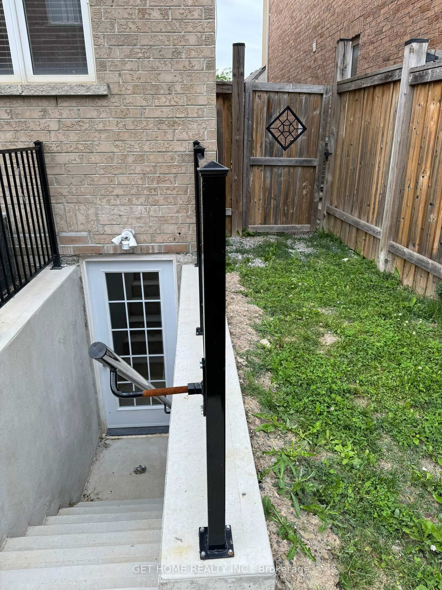10 Galrino Road Unit #Bsmt photo 2