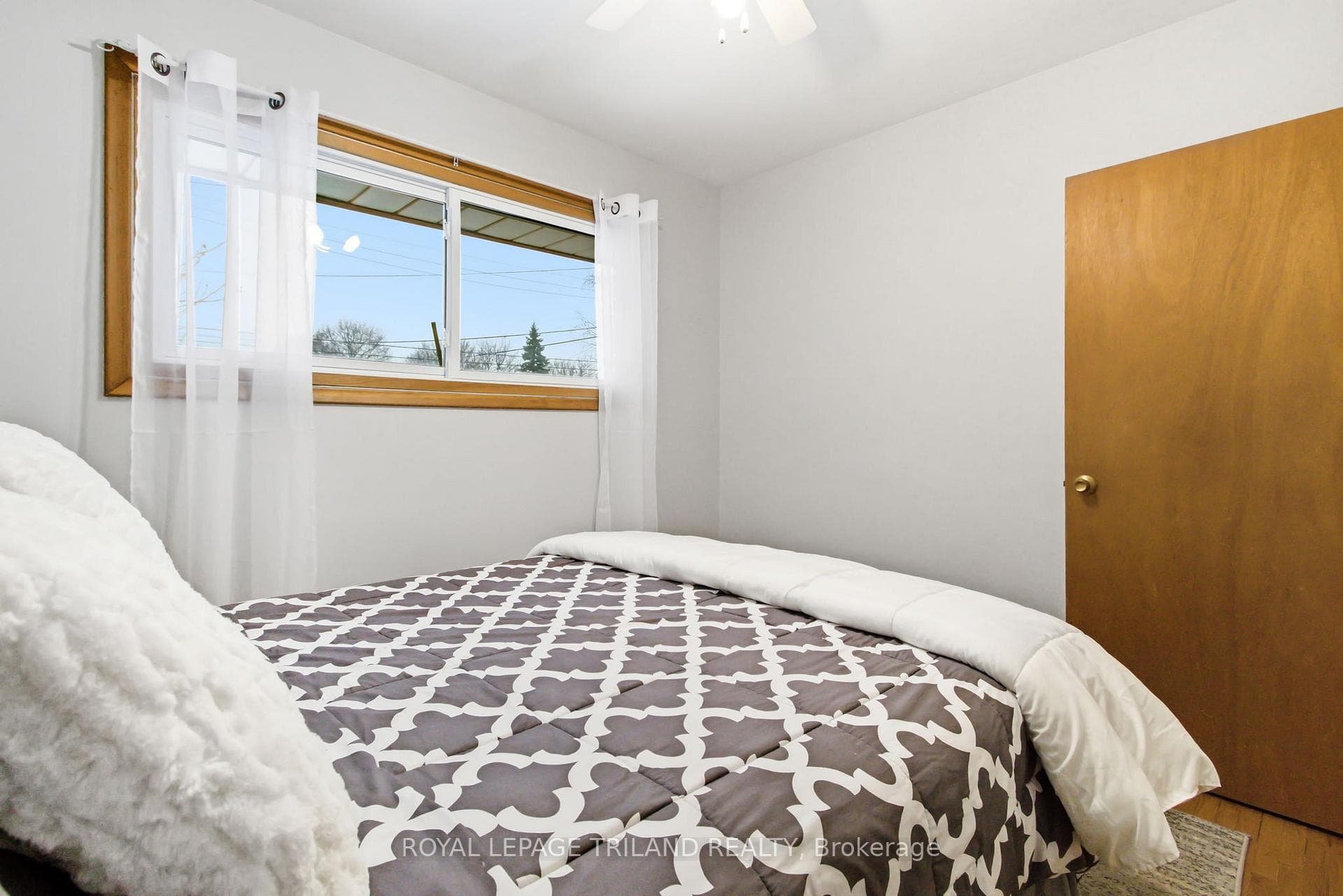 99 SUSAN Avenue photo 24