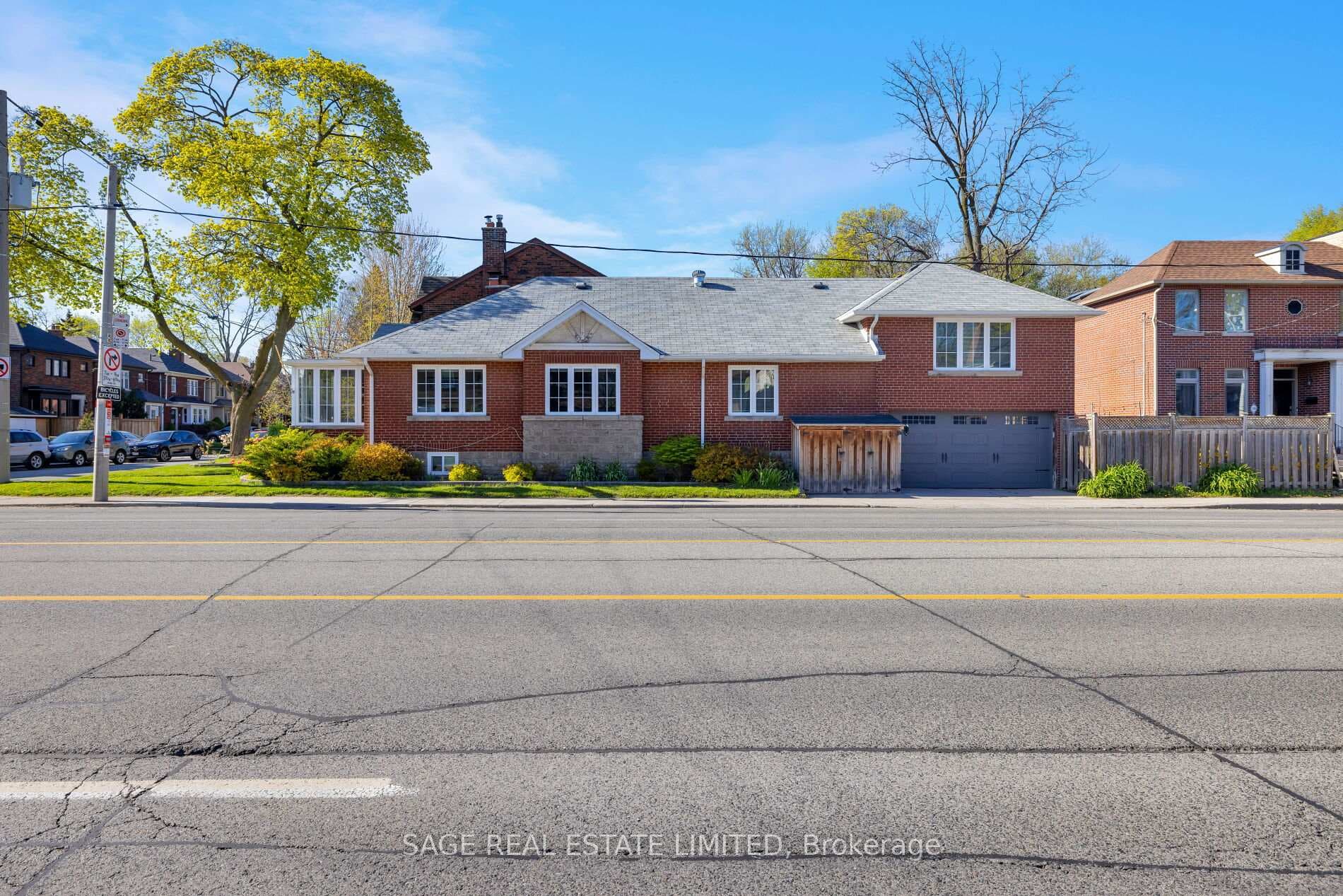 1 Ronan Avenue photo 4