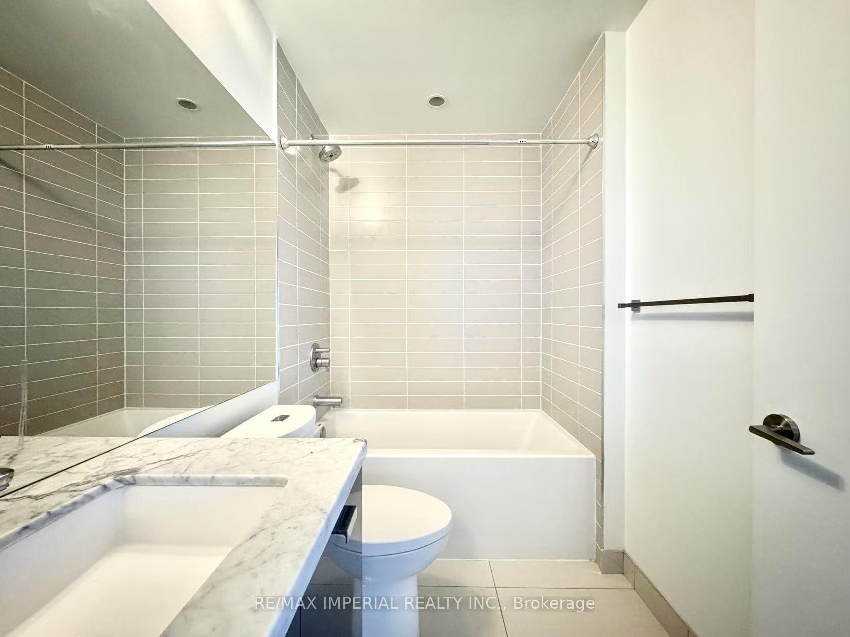 290 Adelaide Street Unit 2103 photo 6