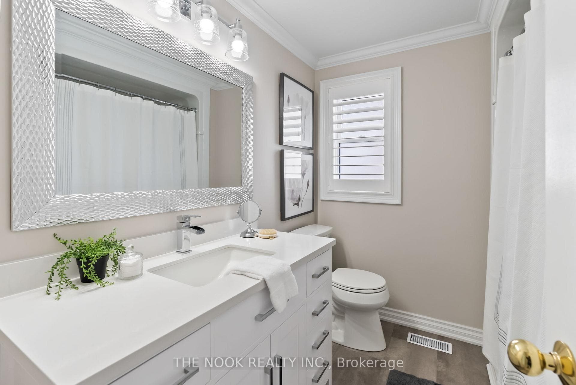 Renovated Main Bathroom Upstairs