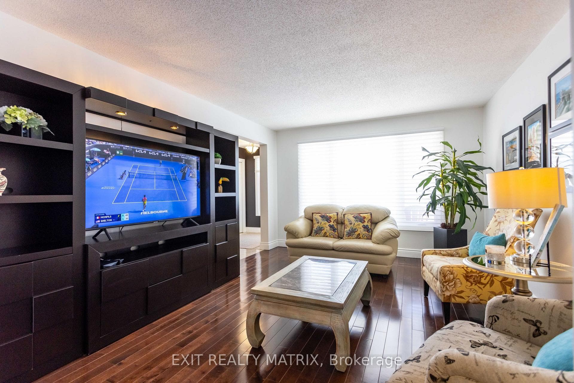 27 Parklands Avenue photo 6