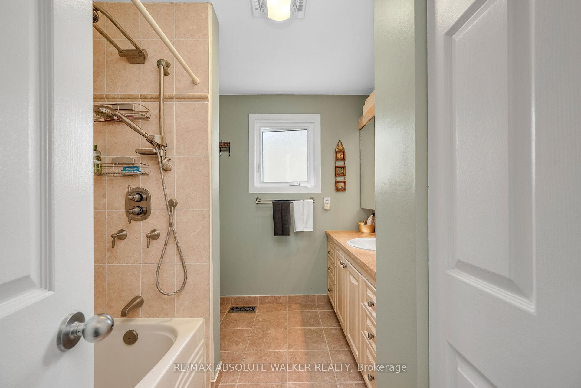 1546 Meadowfield Place photo 25