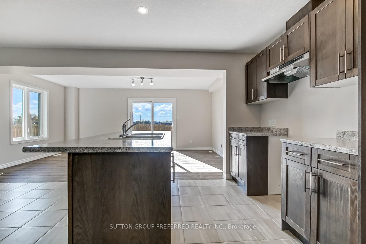 371 KENNINGTON Way photo 13