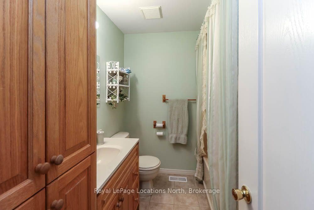 Main-Floor 4-Piece Bathroom