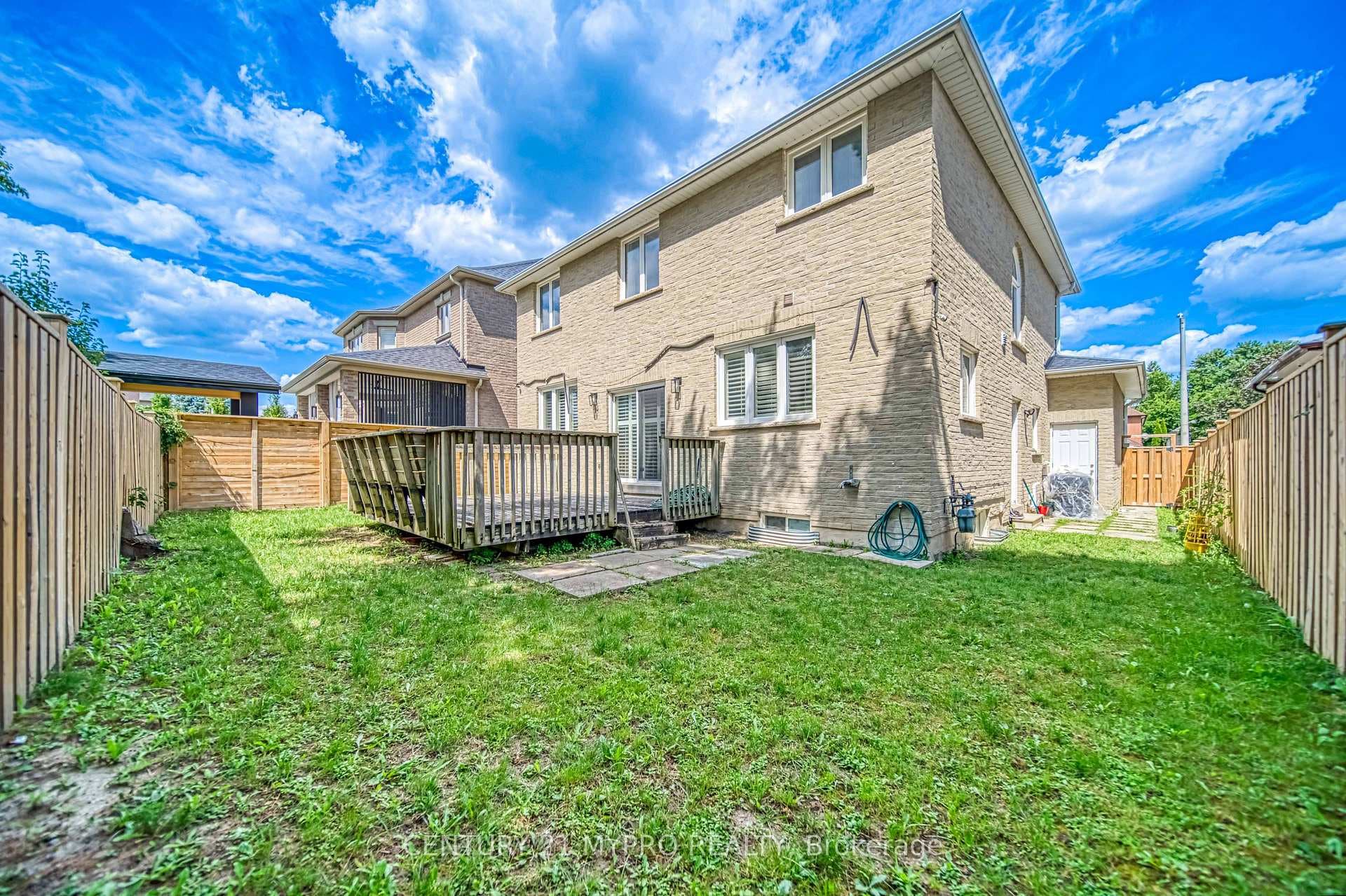98 Leyburn Avenue photo 34
