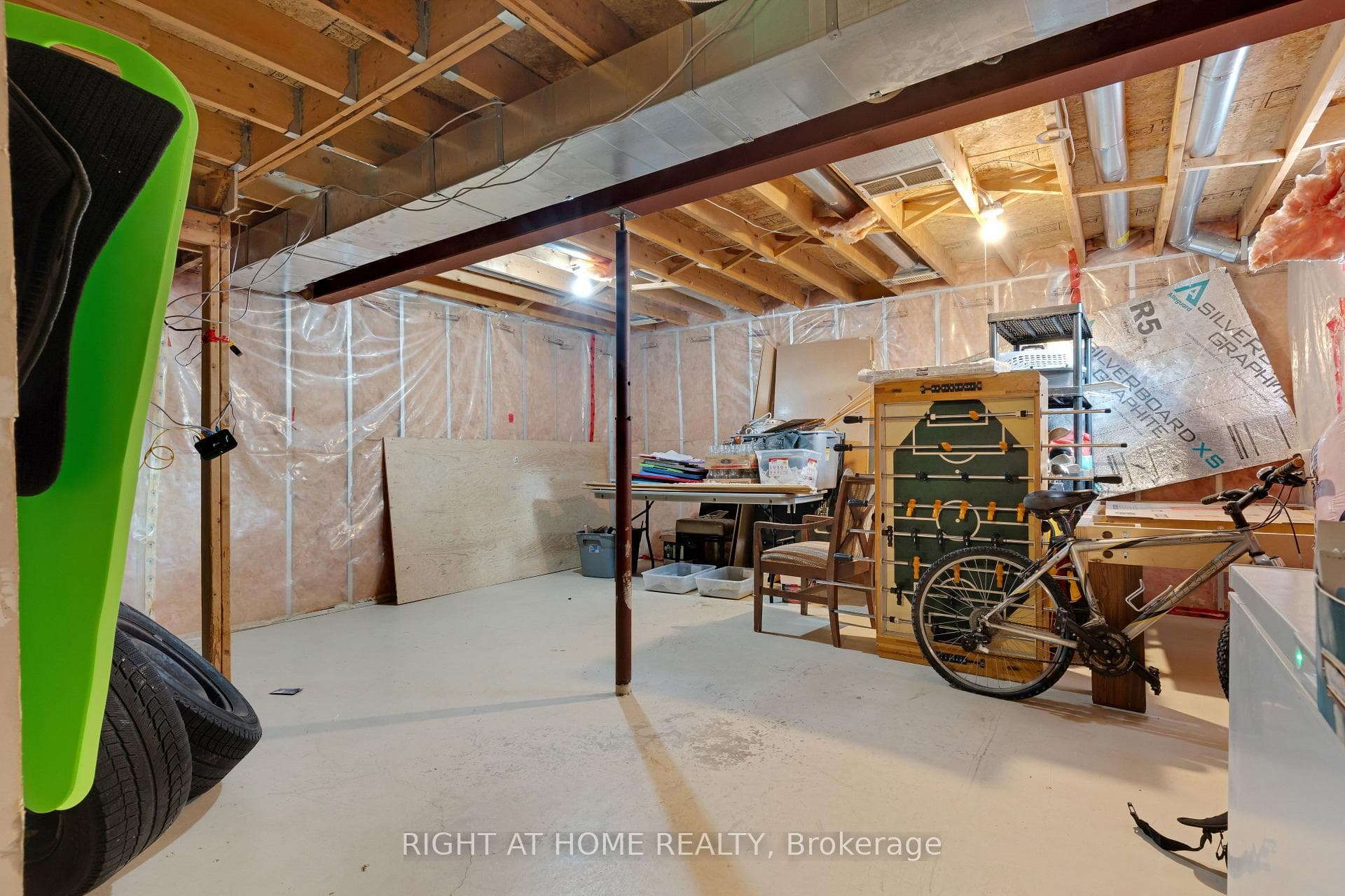 302 Oprington Place photo 33