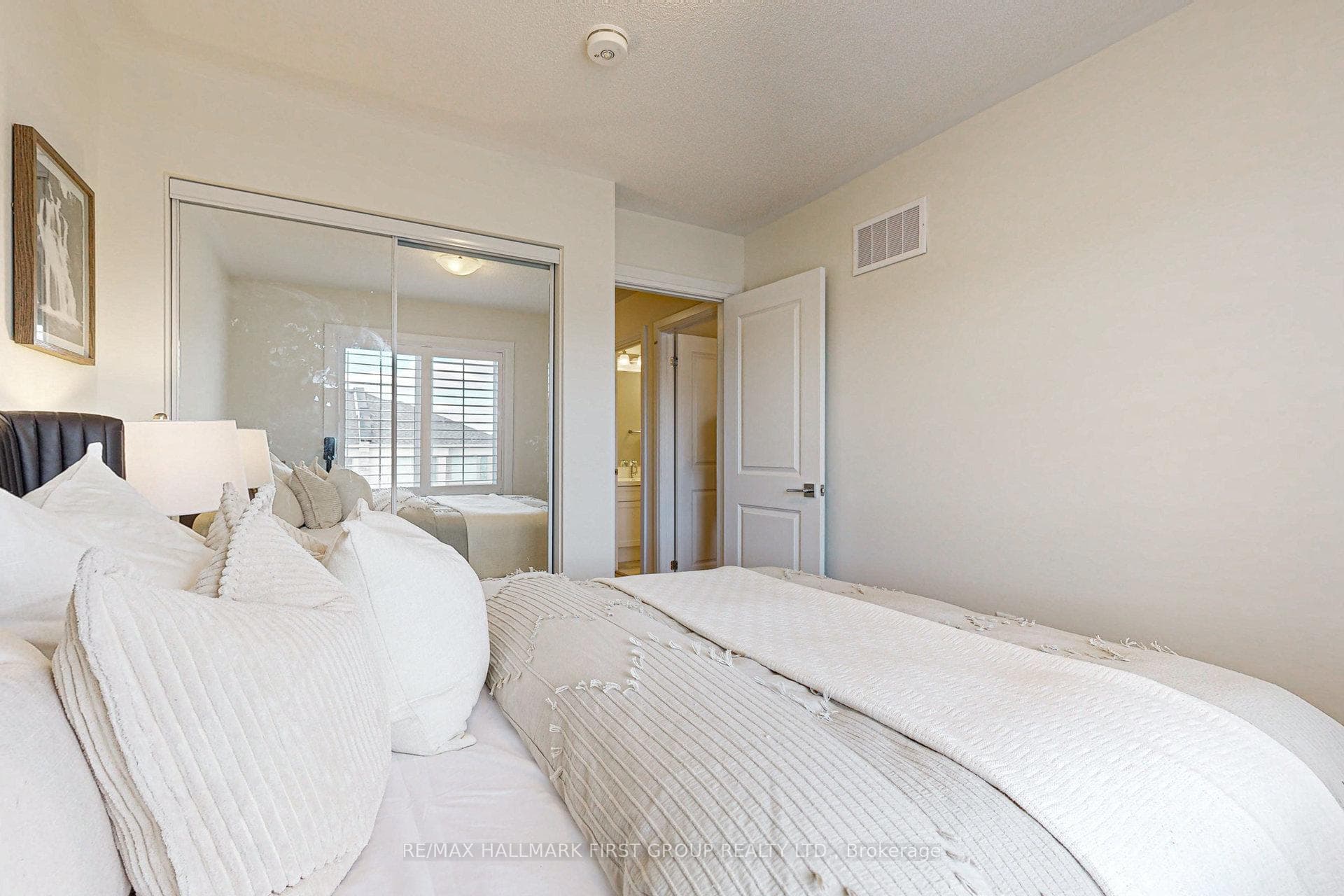 3360 Thunderbird Promenade photo 29