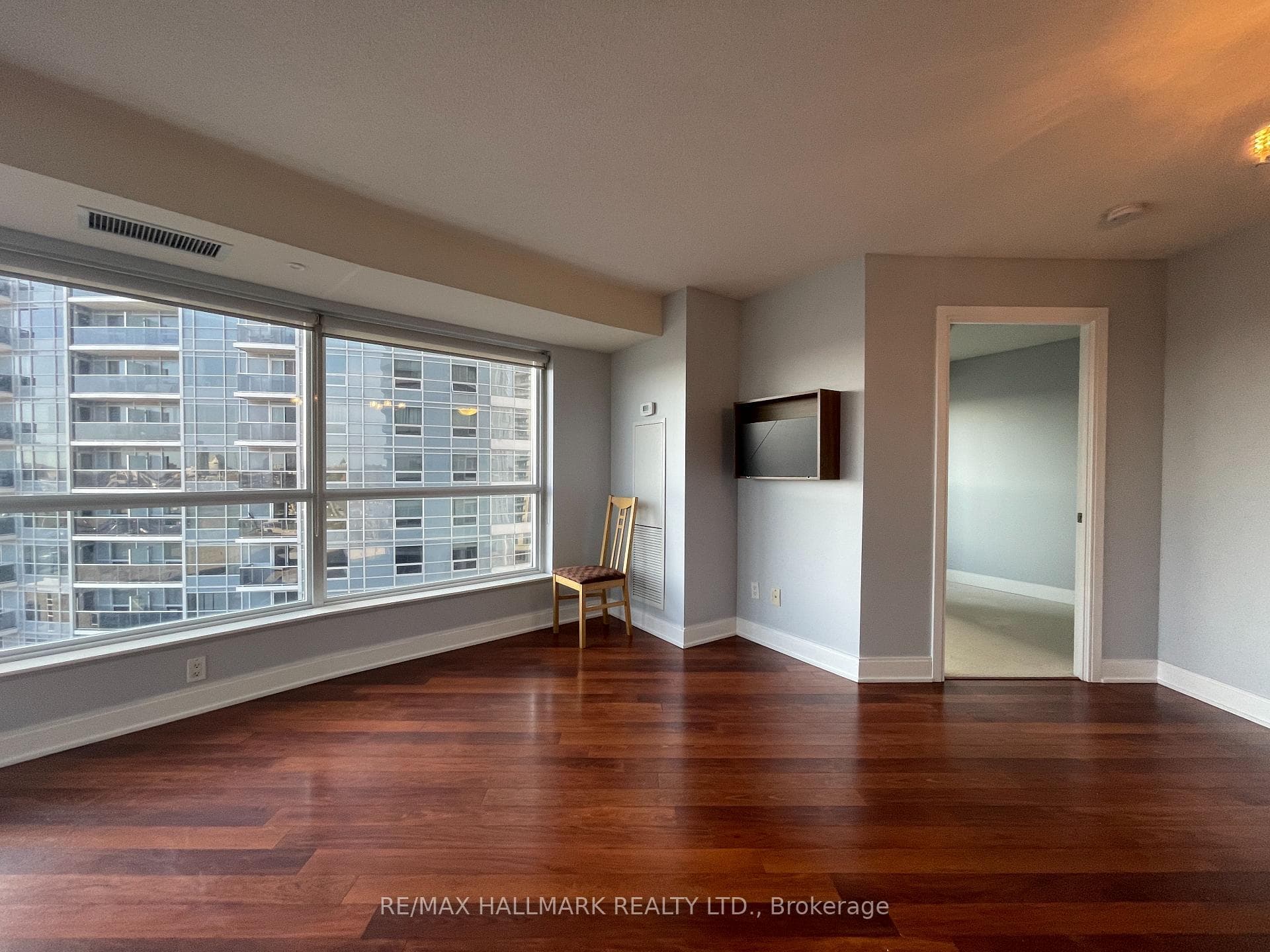 135 Village Green Square Unit 1018 photo 6